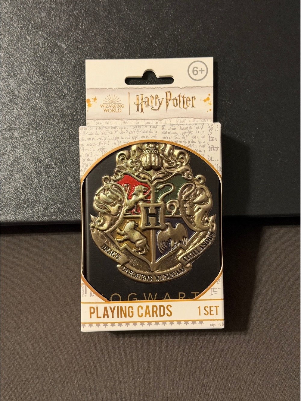 Harry Potter Wizarding World Hogwarts Playing Cards In Collectors Tin New in Box